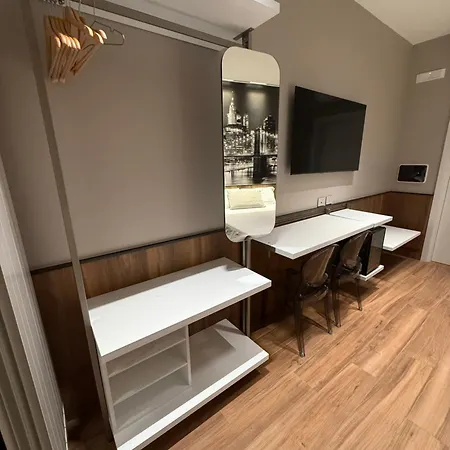 Bed & Breakfast Maison Saint Honore 4*