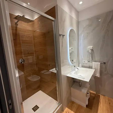Maison Saint Honore Bed & Breakfast 4*