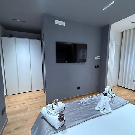 לינה וארוחת בוקר Maison Saint Honore 4*