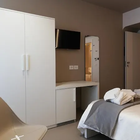 Maison Saint Honore Bed & Breakfast *