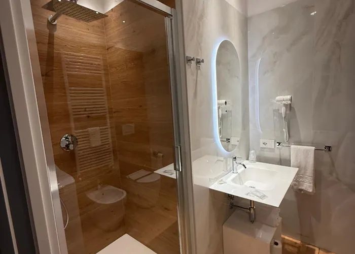Maison Saint Honore לינה וארוחת בוקר 4*